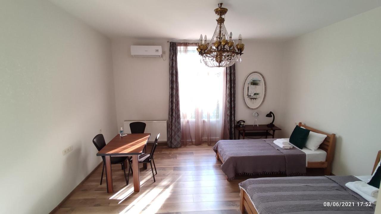 Piano Foyer At Center Apartment